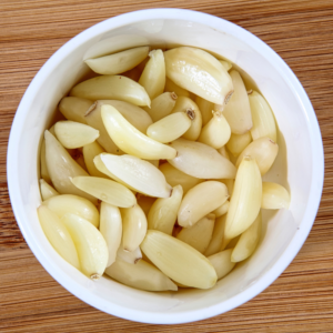 how to peel garlic cloves easily 